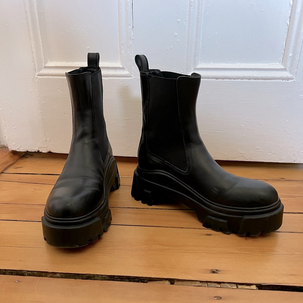 Zara Chelsea boot